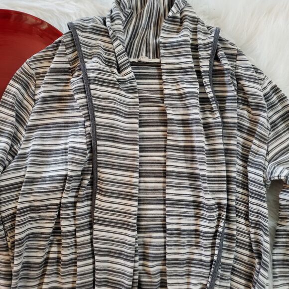 41 Hawthorn Women's Striped Shrug - Gray/White - Size Small - Picture 4 of 7